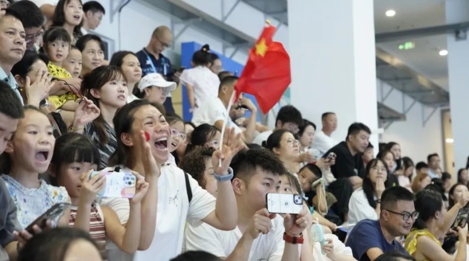 名观众在现 名观众在现