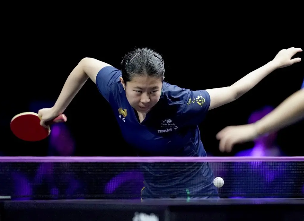 横扫华裔名, 何卓佳坚持 横扫华裔名, 何卓佳坚持