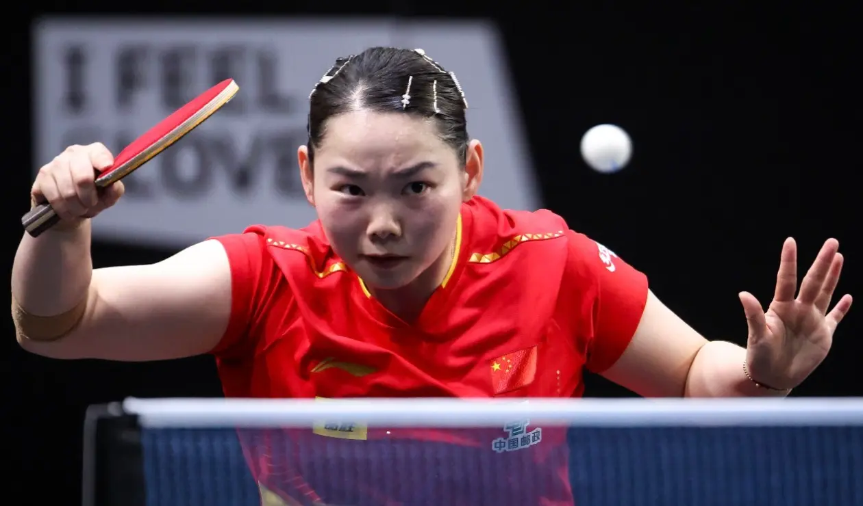 岁的何卓佳, 展现出自己, alt 岁的何卓佳, 展现出自己, alt