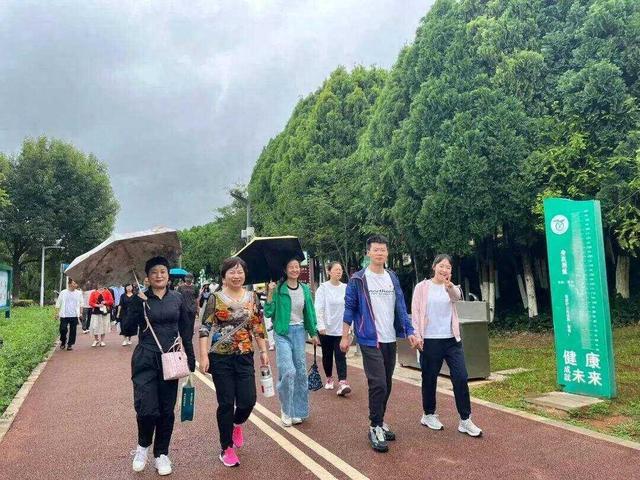 公园入口处, 在这条全程