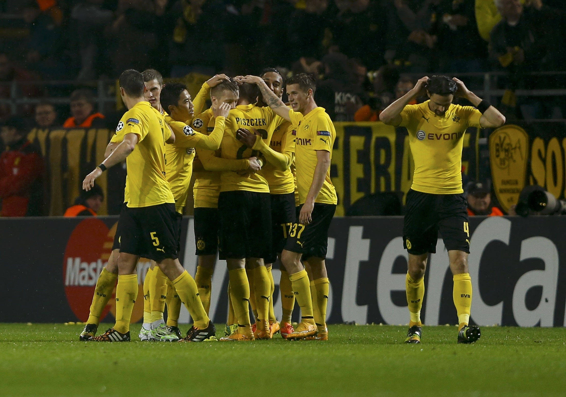 过中路渗透, 联赛的球队